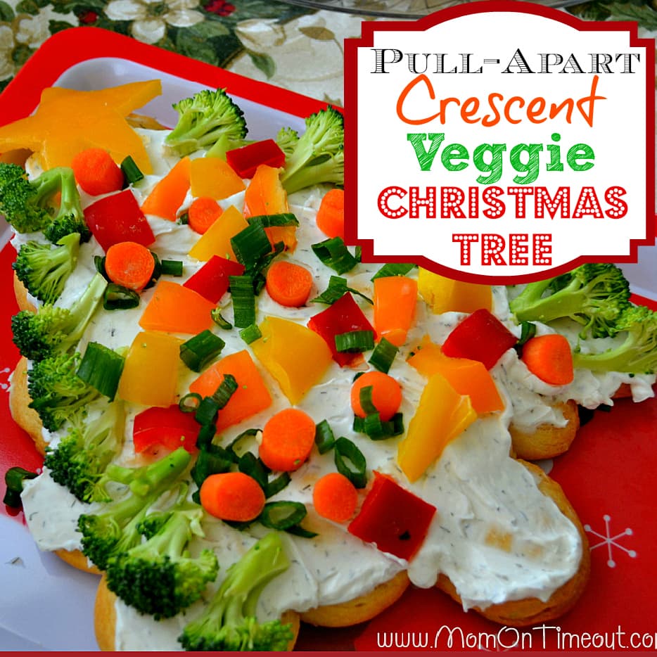 Pull-Apart Crescent Veggie Christmas Tree | MomOnTimeout.com