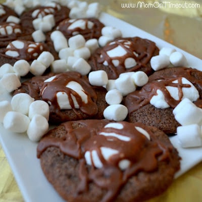 Kids go crazy for these Marshmallow and Chocolate Cookies! | MomOnTimeout.com