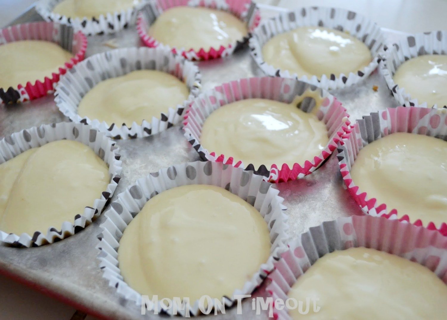 mini-cheesecakes-reeses-peanut-butter-cup-in-pan