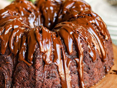 https://www.momontimeout.com/wp-content/uploads/2012/07/chocolate-zucchini-cake-whole-square-500x375.jpeg