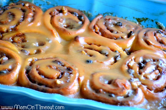 caramel-pecan-cinnamon-rolls-recipe