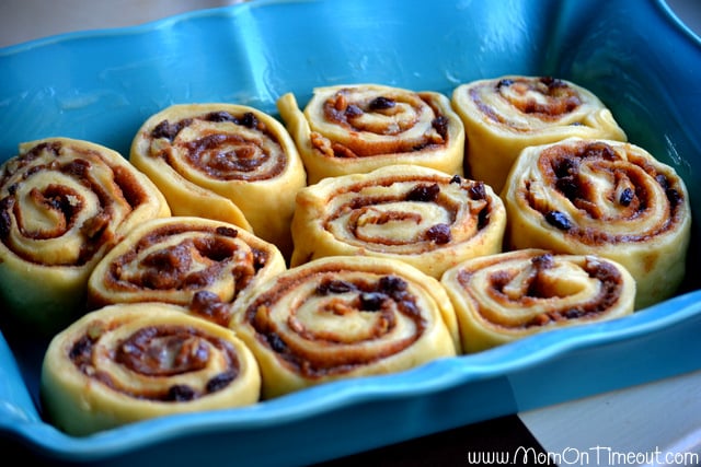 cinnamon-rolls-rising