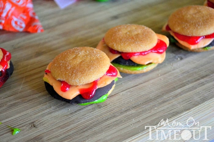 cookie-cheeseburgers-made-with-candy