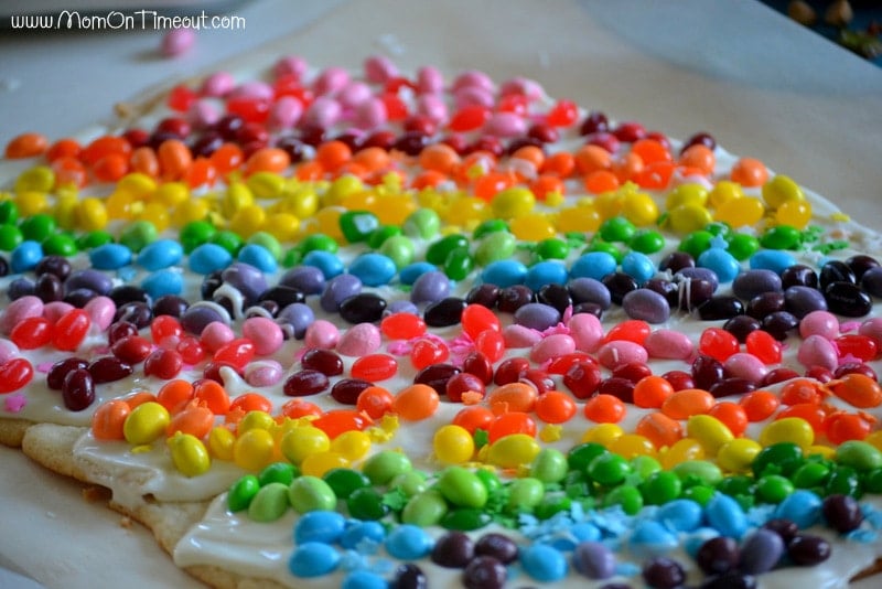 decorate rainbow cookie bark