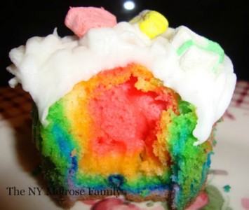 rainbow-lucky-charm-cupcakes