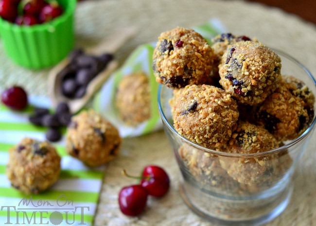 Dark Chocolate and Cherry Peanut Butter Oat Bites | MomOnTimeout.com