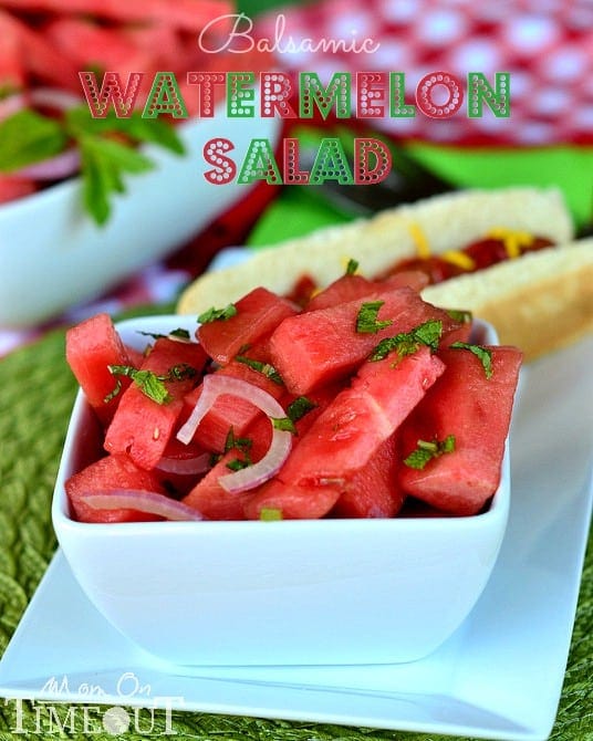 Ensalada de sandía con balsámico - ¡tan ligera y refrescante que es perfecta para todo el verano! MomOnTimeout.com's perfect all summer long! MomOnTimeout.com