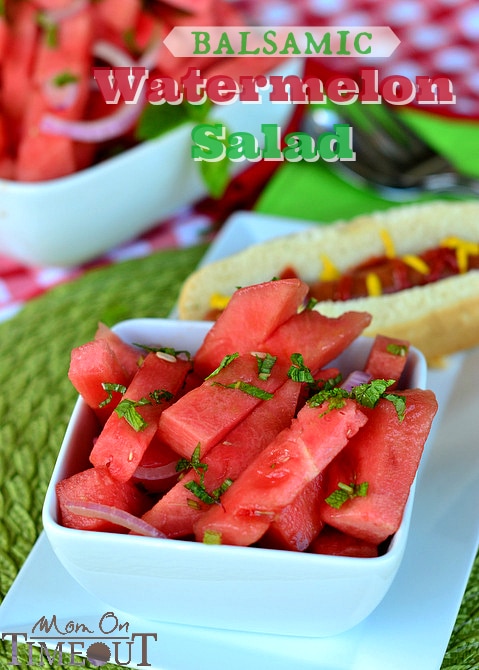 Salade de melon d'eau au balsamique - si légère et rafraîchissante qu'elle est parfaite tout l'été ! MomOnTimeout.com's perfect all summer long! MomOnTimeout.com