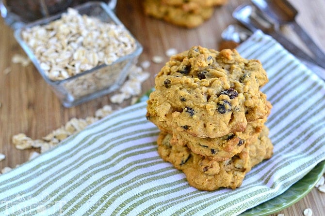 Pumpkin Pie Oatmeal Walnut Raisin Cookies from MomOnTimeout.com | The flavors of Fall all in a cookie!  #cookie #recipe #pumpkin