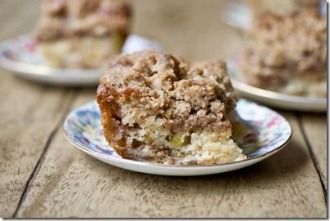 Apple Cinnamon Crumb Cake