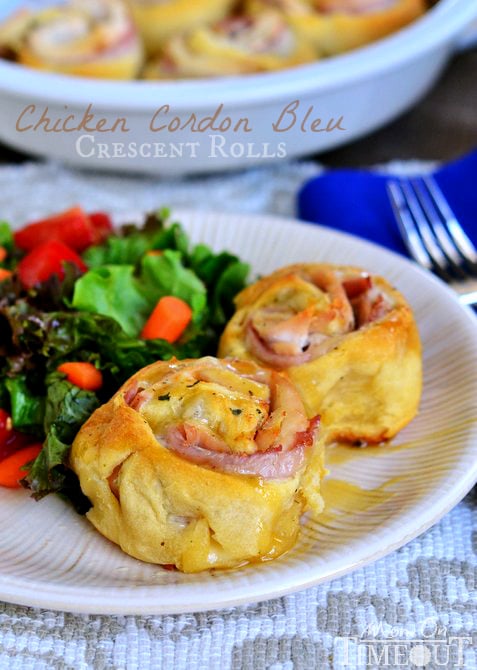 Make dinner easy and your family happy with these delicious Chicken Cordon Bleu Crescent Rolls! Just a handful of ingredients and about 20 minutes, and you've got a fantastic and satisfying meal on the table! // Mom On Timeout