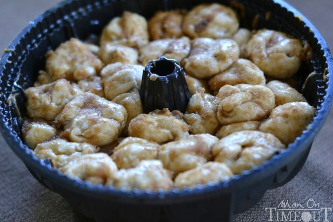 Caramel Apple Monkey Bread from MomOnTimeout.com #caramel #apple