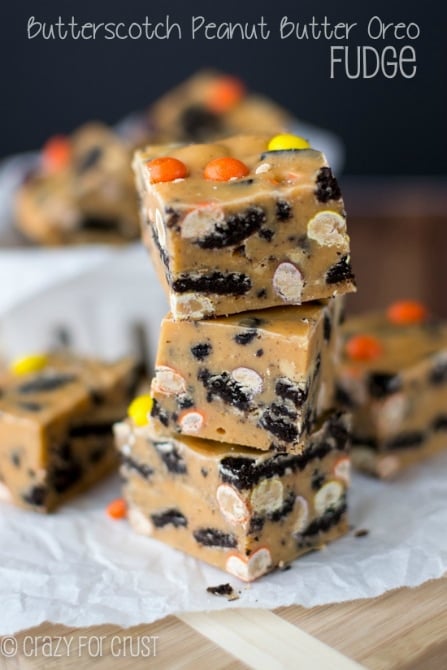 This Butterscotch Peanut Butter Oreo Fudge is pure magic and EASY too! | MomOnTimeout.com