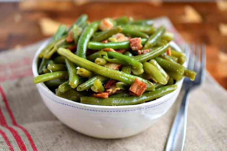 green bean recipe with bacon in bowl