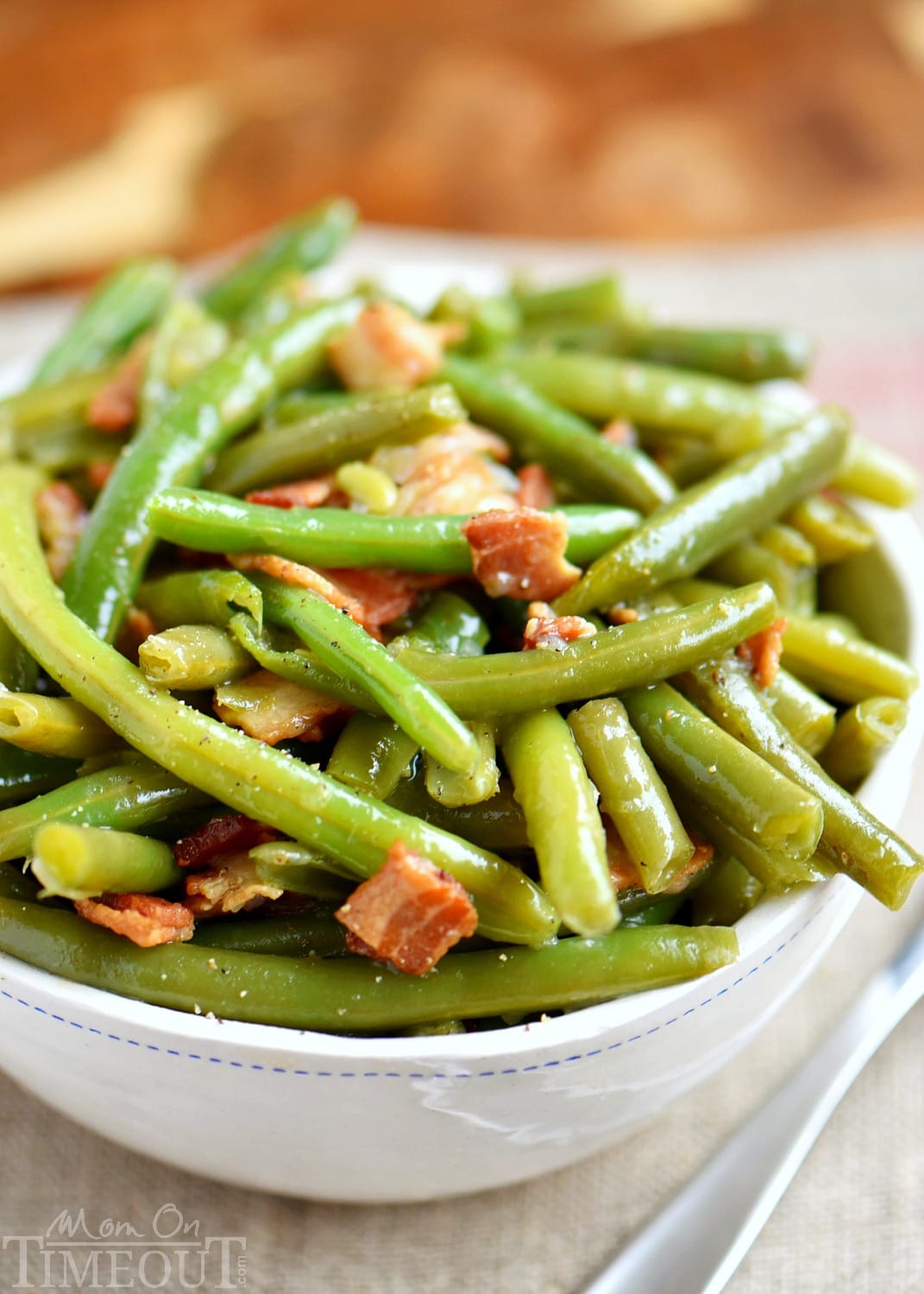 green bean recipe with bacon in serving bowl