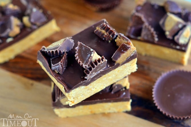 Satisfy your chocolate and peanut butter cravings in less than 30 minutes with these Reese's Chocolate Peanut Butter Bars! | MomOnTimeout.com