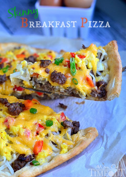 Make breakfast fun and delicious with this quick and easy Skinny Breakfast Pizza! | MomOnTimeout.com