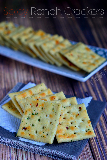 {Easy} Spicy Ranch Crackers are totally addicting and use only 4 ingredients! | MomOnTimeout.com