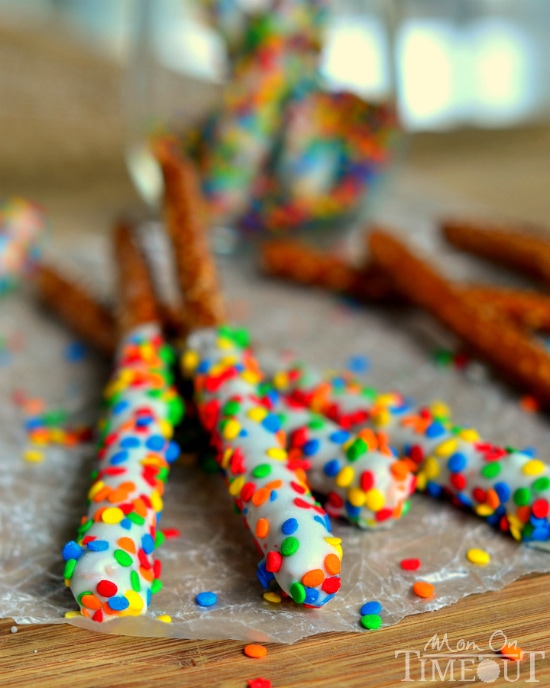 Fun and easy, these Rainbow Pretzel Wands take just minutes to make and are perfectly scrumptious! | MomOnTimeout.com