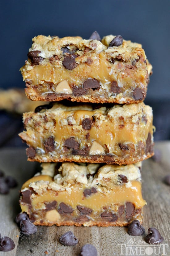 Peanut Butter Caramel Toffee Chocolate Chip Cookie Bars | MomOnTimeout.com