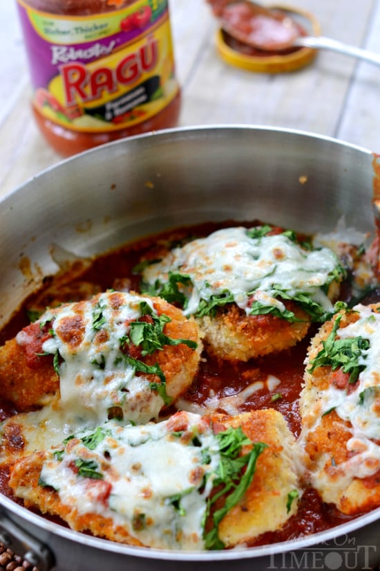 This 20 Minute Skillet Chicken and Spinach Parmesan is the easiest and most delicious dinner EVER! One that the whole family will enjoy! // Mom On Timeout