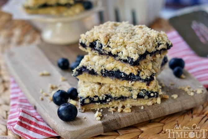 Blueberry Pie Oatmeal Crumble Bars - only FOUR ingredients! | MomOnTimeout.com