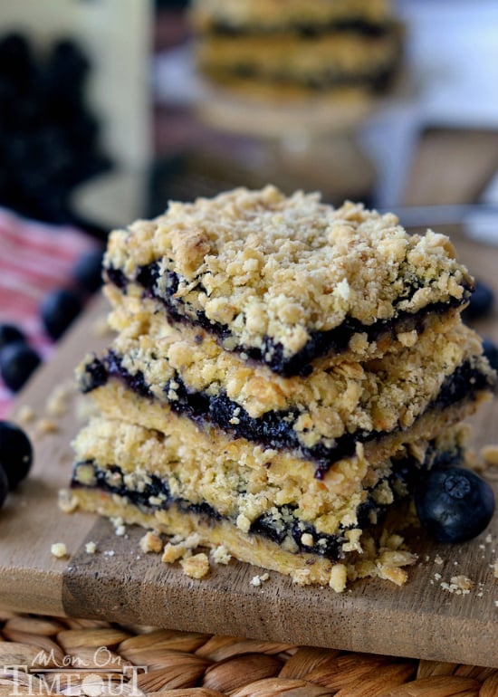 Blueberry Pie Oatmeal Crumble Bars - only FOUR ingredients! | MomOnTimeout.com