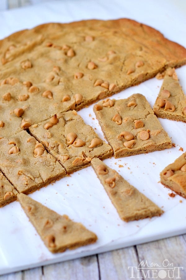 Peanut butter lovers will find it hard to resist these Double Trouble Peanut Butter Cookie Bars! | MomOnTimeout.com