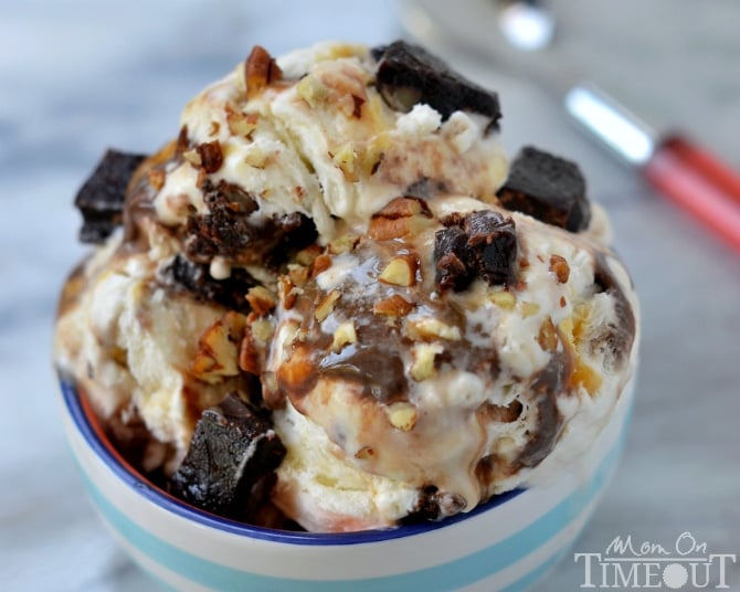 Satisfy your chocolate cravings and beat the heat with totally decadent Turtle Brownie Ice Cream - no machine needed! MomOnTimeout.com #ad
