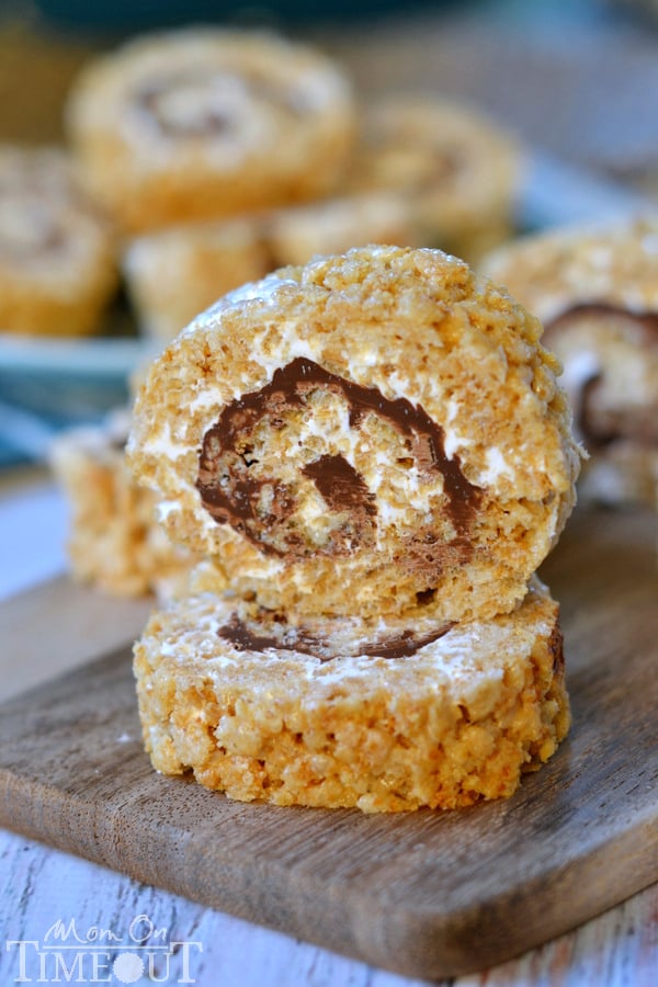 Say goodbye to boring squares and hello to these fun S'mores Rice Krispies Treats Pinwheels! All the flavor of s'mores wrapped up inside a sweet rice krispies treat package!
