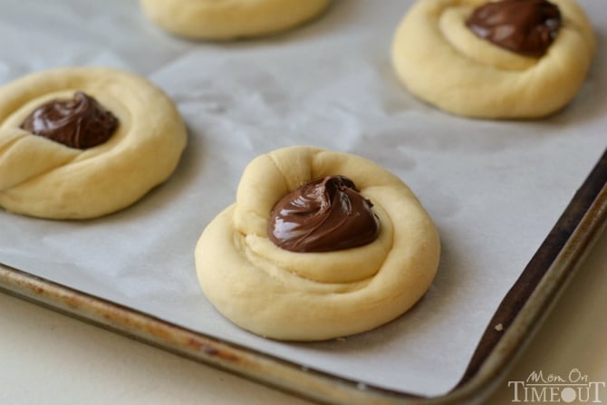 These delicious Chocolate Hazelnut Sweet Rolls take just under an hour to make and are most definitely worth the effort! | MomOnTimeout.com | #chocolate #recipe #IDelight