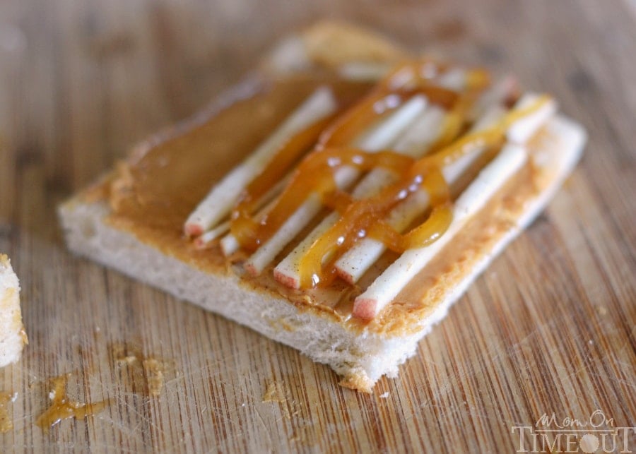 Peanut Butter Apple Cinnamon Sushi Rolls are the perfect snack or lunch for kids! | MomOnTimeout.com | #snack #lunch #recipe #peanutbutter