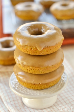 baked-pumpkin-spice-doughnuts-with-maple-glaze