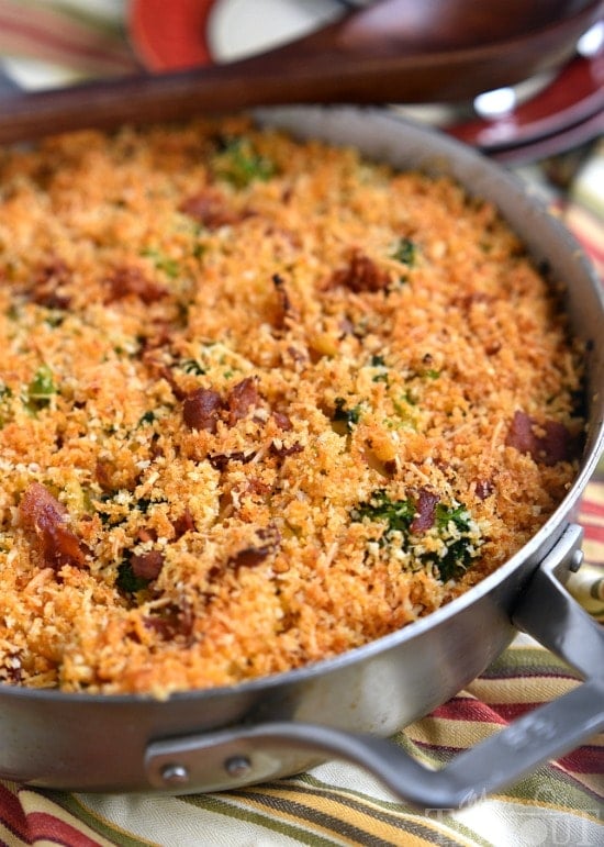 Skillet Bacon and Broccoli Macaroni and Cheese is the perfect dinner recipe for busy weeknights! Easy and delicious! | MomOnTimeout.com