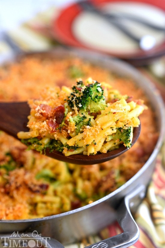 Skillet Bacon and Broccoli Macaroni and Cheese is the perfect dinner recipe for busy weeknights! Easy and delicious! | MomOnTimeout.com