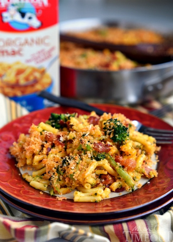 Skillet Bacon and Broccoli Macaroni and Cheese is the perfect dinner recipe for busy weeknights! Easy and delicious! | MomOnTimeout.com