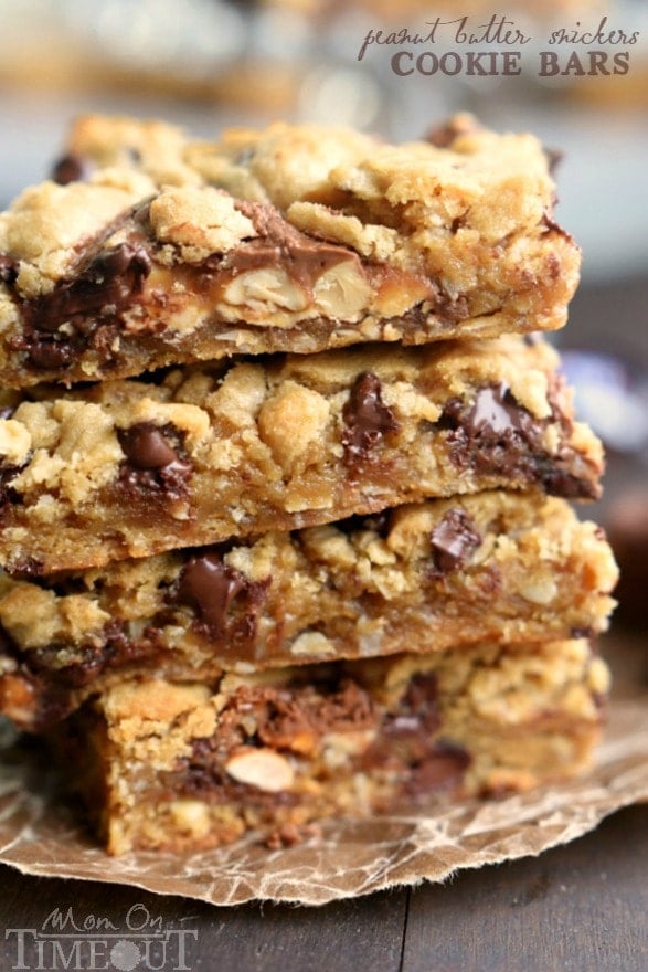 Peanut Butter Snickers Cookie Bars - all things good in this world. These bars are delightfully chewy, incredibly moist, and just oozing with chocolate and peanut butter flavor. | MomOnTimeout.om