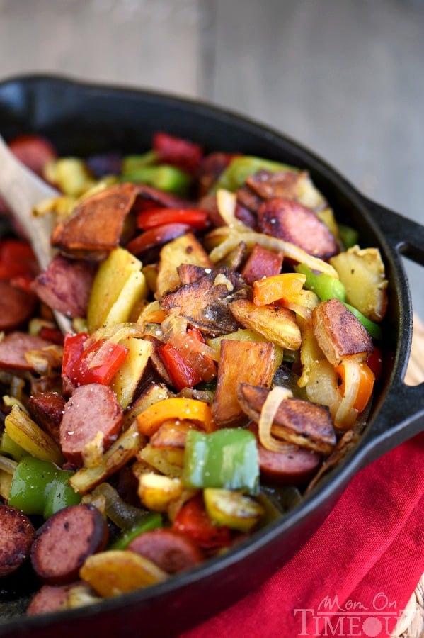 This Kielbasa, Peppers, and Potato Hash is a delicious and easy dinner recipe that takes just 20 minutes and one skillet! Full of fresh veggies and turkey kielbasa makes this dinner both nutritious and filling! | MomOnTImeout.com