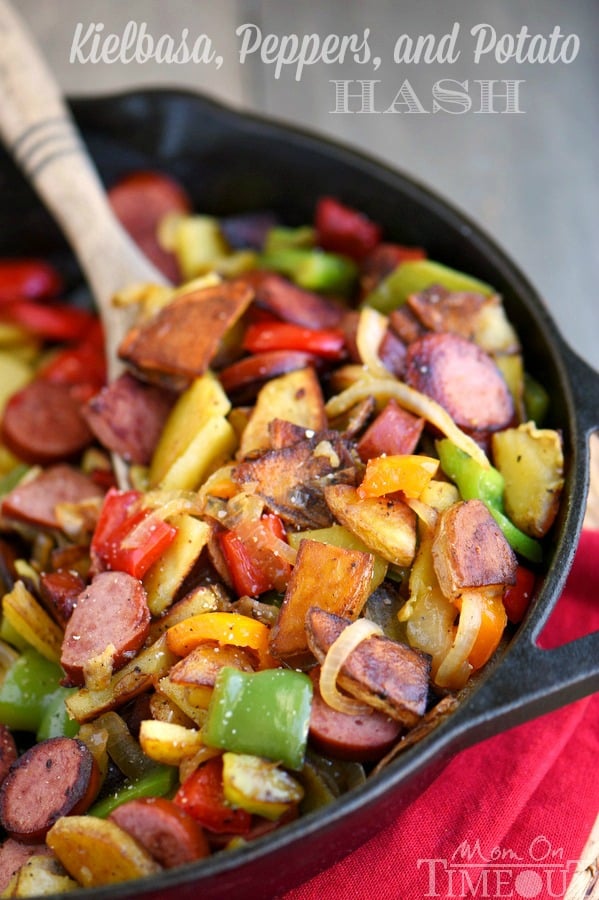 This Kielbasa, Peppers, and Potato Hash is a delicious and easy dinner recipe that takes just 20 minutes and one skillet! Full of fresh veggies and turkey kielbasa makes this dinner both nutritious and filling! | MomOnTImeout.com