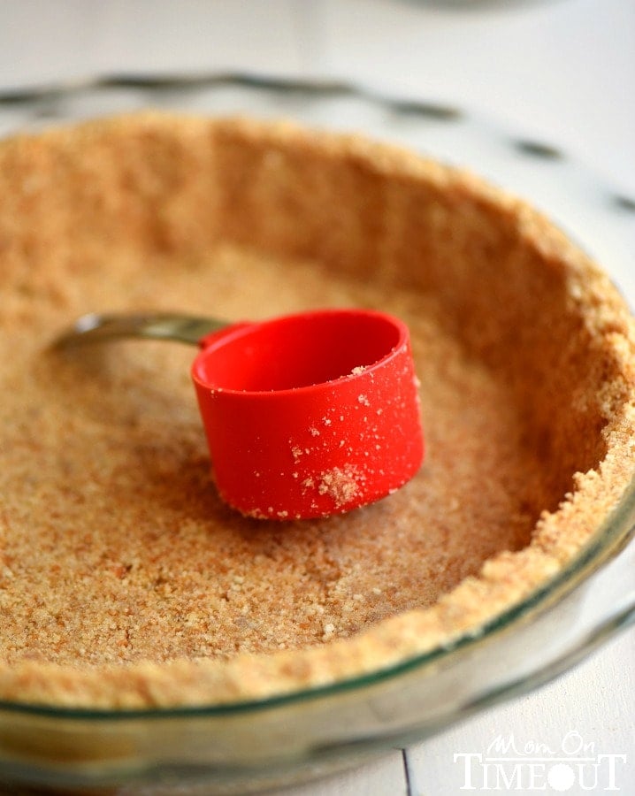 A step by step tutorial to your new favorite pie crust! This is the BEST Nilla Wafer Pie Crust ever and so easy too! | Mom OnTmeout.com