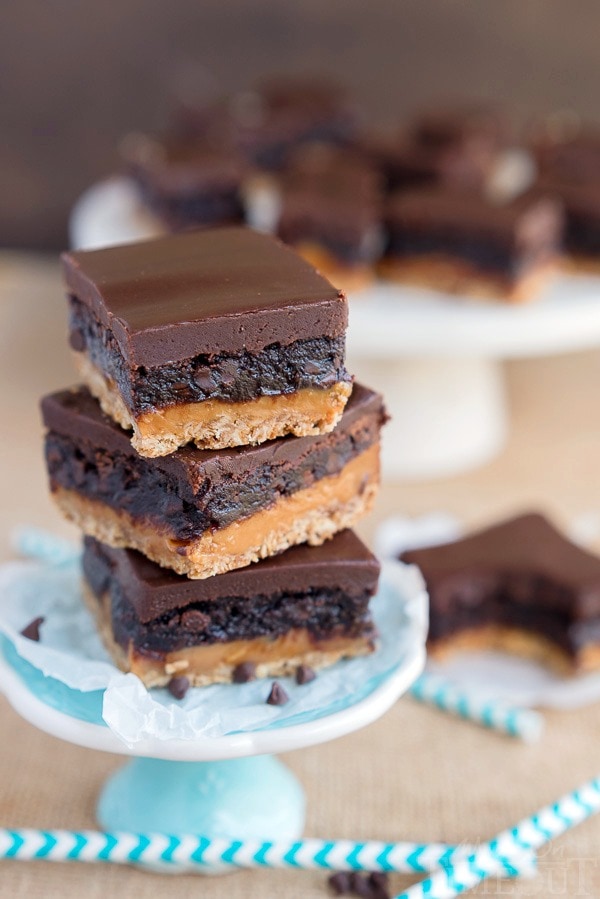 Four layers of intense flavor will have you craving these Oatmeal Caramel Truffle Brownies day and night! An oatmeal cookie crust topped with rich caramel, fudgy brownie and ganache frosting. Welcome to paradise. | MomOnTimeout.com | #IDelightIn10 #recipe 