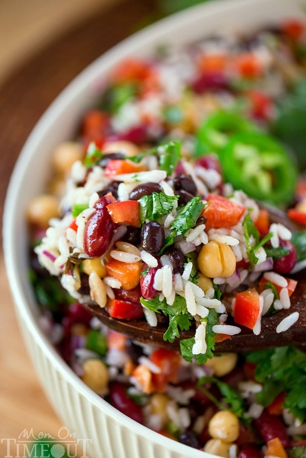 Easy picnic food ideas with a mix of sweet and savory dishes, ideal for beach picnics or garden brunches