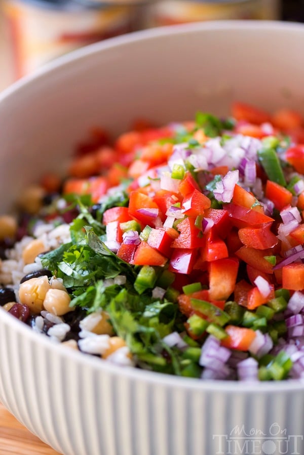 bean-salad-wth-fresh-veggies-in-bowl