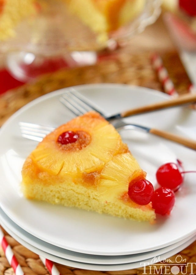 Stay cool this summer with this Microwave Pineapple Upside Down Cake! In just 10 minutes, you and your family can be enjoying this gorgeous cake - straight from your microwave! The PERFECT easy dessert recipe! | MomOnTimeout.com 