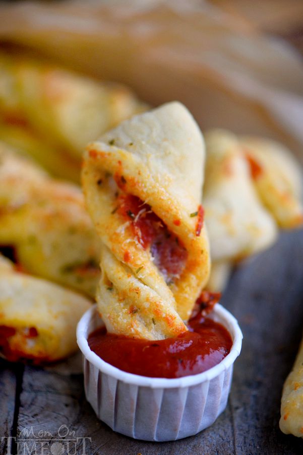 Perfect for game day celebrations or a fun, kid-friendly dinner, these Pepperoni Pizza Twists are guaranteed to become a new family favorite! Easy, cheesy, awesomeness!