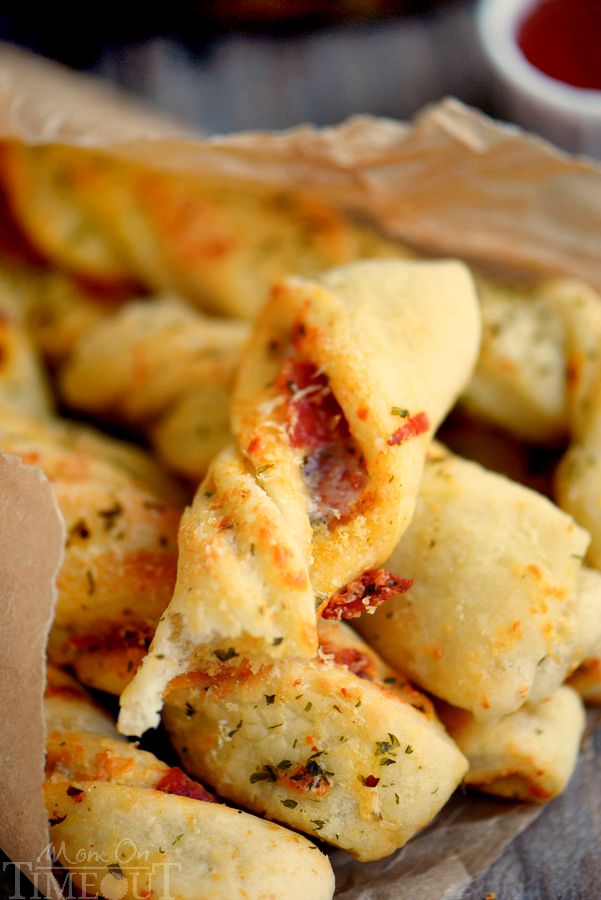 Perfect for game day celebrations or a fun, kid-friendly dinner, these Pepperoni Pizza Twists are guaranteed to become a new family favorite! Easy, cheesy, awesomeness!