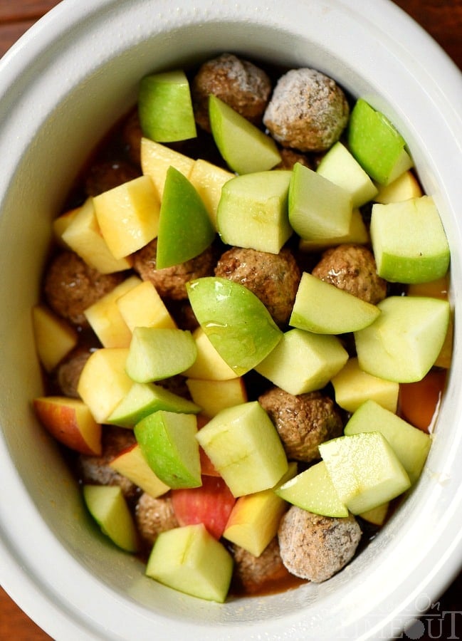  Easy Slow Cooker Apple Cider Maple Meatballs have all the flavors of fall in a tasty little package! Perfect for your next game day celebration!