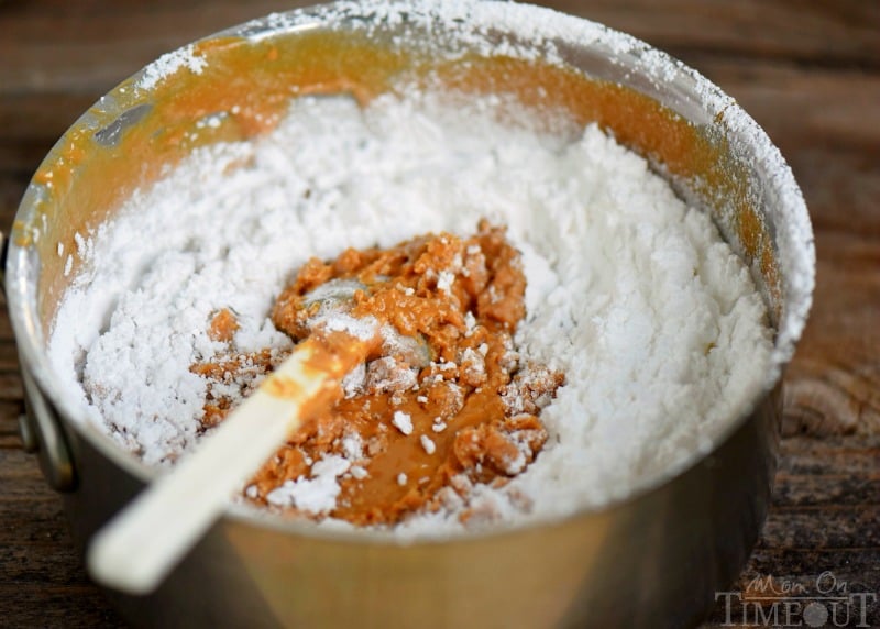 easy-peanut-butter-fudge-with-powdered-sugar