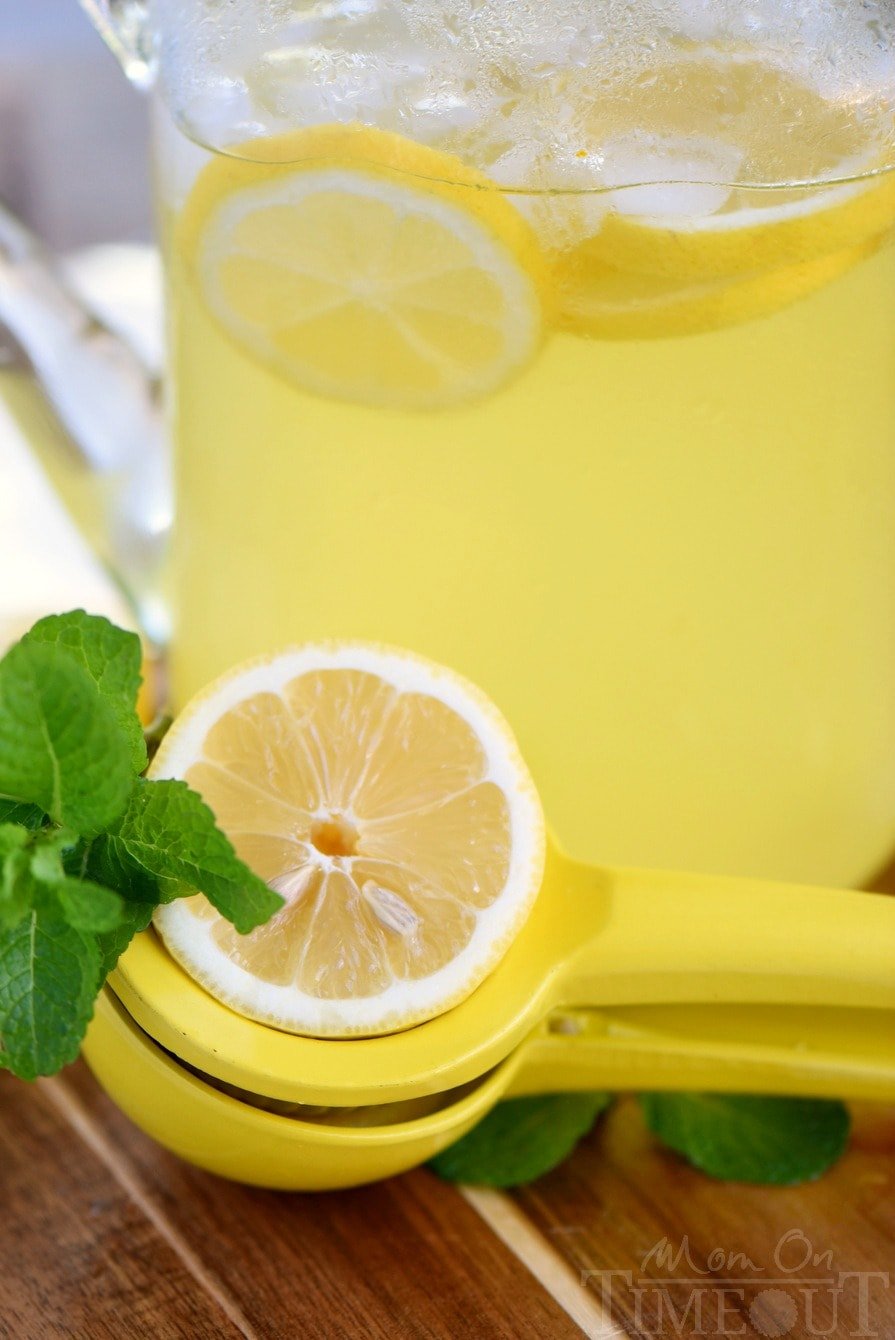 This Party Perfect Mint Lemonade is the best way to cool off on a hot day! So wonderfully refreshing and easy to make, it's going to be a hit at your next party! | Mom On Timeout