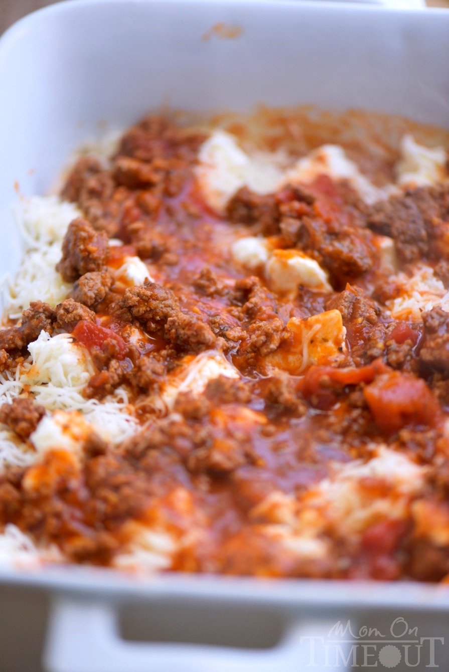 This easy Lasagna recipe is perfect for busy weeknights! An amazing comfort dish that the whole family will love. I use a few tricks and a super simple recipe that yields sensational results. Lasagna doesn't have to be reserved for weekends any longer! // Mom On Timeout #lasagna #dinner #recipe #entree #cheese #pasta #recipes #momontimeout lazy-day-lasagna-meat-sauce